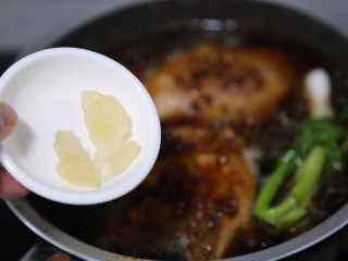 14、酱鸭腿,再加入冰糖