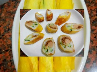 9、豆皮米卷,待卷稍凉了就可以切成片装盘开吃。