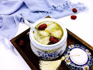 15、补气养阴 润肺止咳 竹荪鸡汤,成品图