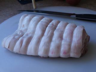 1、意大利版本的化皮烧肉--Sage Roasted Pork Belly,烤箱预热至250度