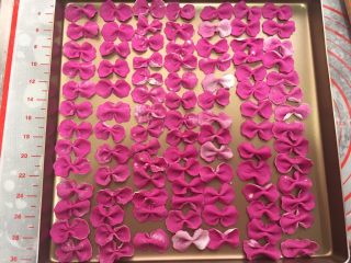 8、自制火龙果面,夹好的,有点丑