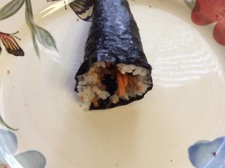 4、星星寿司,这一步，也就是最后一步，把他裹起来，就大功告成了！