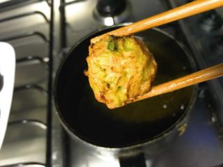 23、过年走油@萝卜丝丸子,捞起,沥干油,哇哇,飘香哦……