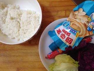 1、花生酱包饭,准备材料，米饭扒松