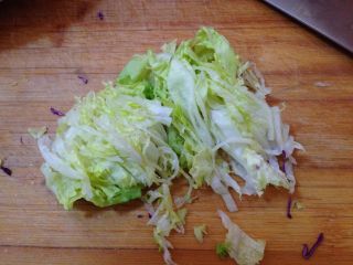 5、花生酱包饭, 生菜洗净切细丝