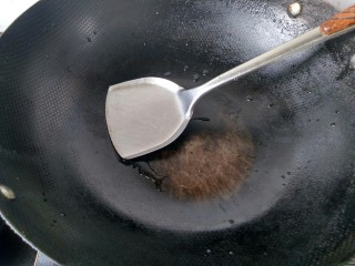 7、虎皮青椒,开中火，锅内不放油。