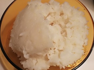 1、饭团,剩米饭加热