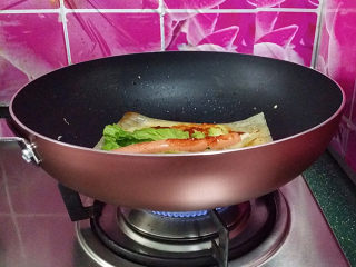 8、烤冷面,开中小火再煎几十秒，喜欢吃软烂的煎长些