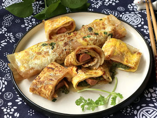 11、烤冷面,切段盛盘