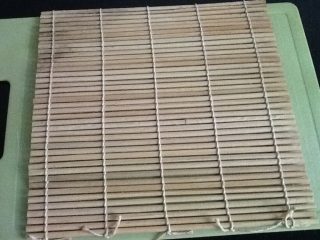 5、寿司,寿司帘提前清洗晾干