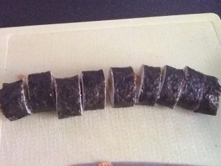 10、寿司,刀沾点水，切小段