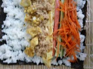 4、简单寿司,一次摆好想放的东西