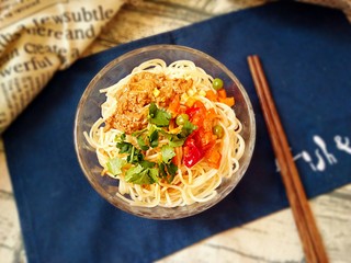 11、一碗热干面,成品。