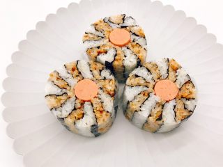 10、木鱼花香松花朵寿司,再来一张。