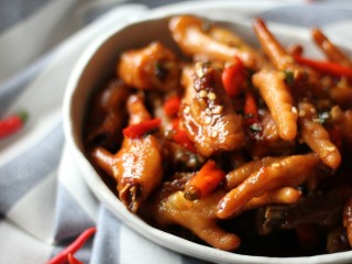 23、香辣卤鸡爪,不需要米饭，边看电视边享用吧...