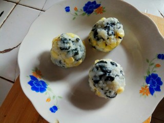 7、简便饭团,然后成型