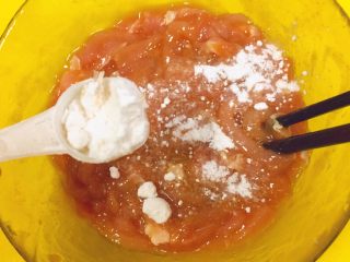 9、东北那旮沓的美食★京酱肉丝,淀粉5g左右。淀粉和嫩肉粉都增加了肉丝的嫩滑度。这是之三。