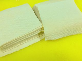 15、东北那旮沓的美食★京酱肉丝,中间再来一刀，总之切成大概超长8厘米左右的正方形。