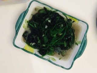 2、早餐第25篇,菠菜加点蒜，清炒