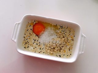 6、美滋滋的香甜烤盘，吃再多也不怕胖,放入三分之一椰蓉。