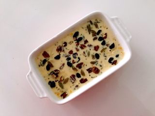 10、美滋滋的香甜烤盘，吃再多也不怕胖,放入两种葡萄干，山核桃。