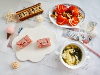 12、小萌猪火腿饭团,早餐吃起来～