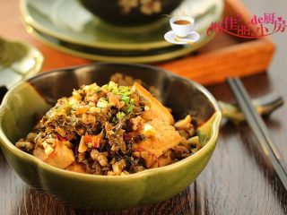 10、雪菜肉末烧豆腐,端上桌了。