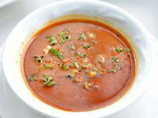 10、自制【排骨火锅】,酱料里放了芝麻酱和芝麻油。