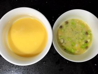 3、幸福满满厚蛋烧(宝宝辅食),鸡蛋打散