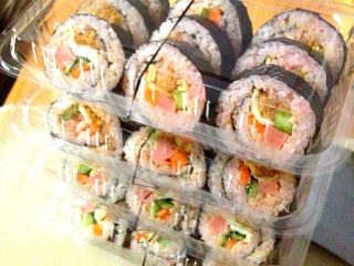 6、韩式菜包饭,如图，完成！给亲友分享！