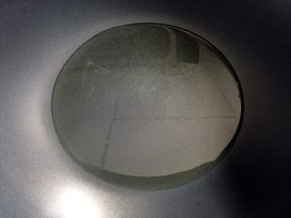 7、过桥排骨,热锅倒油烧至八成热。