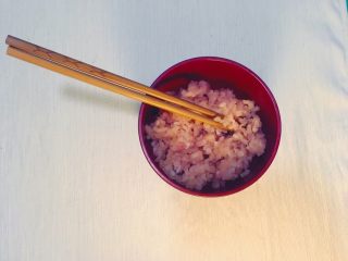 10、味噌鸡肉丸日式火锅,制作鸡肉丸。