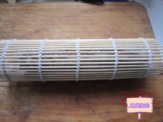 10、花朵????寿司????,卷起，轻轻捏紧并调整形状