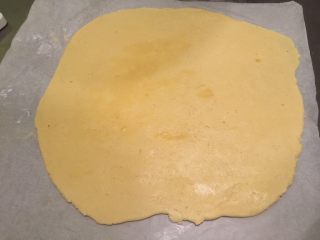 9、Fluff法式红酒啤梨塔,轻揉成面团后擀成薄片