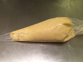 16、Fluff法式红酒啤梨塔,装入裱花袋