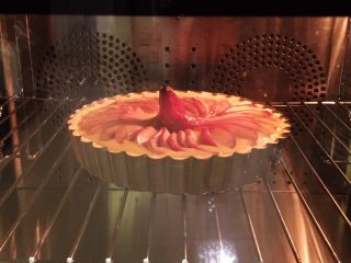 18、Fluff法式红酒啤梨塔,烤箱预热150度，烘烤35-40分钟至金黄色