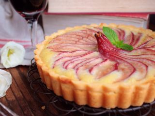 19、Fluff法式红酒啤梨塔,均匀地涂抹上镜面果胶