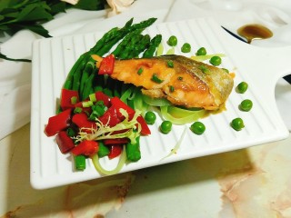 8、胶东风味秋鲑鱼,摆盘即可