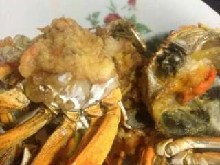 3、香辣蟹,第三部，就是炸完后会是这样效果，那么你可以准备材料了