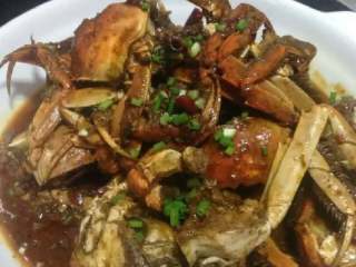 5、香辣蟹,最后一步就这样装盘出锅啦！看着怎么样。有没有勾起你想吃这道菜的感觉了????????