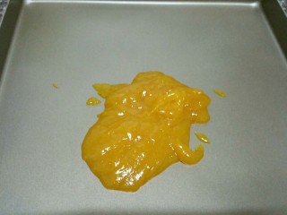 10、香芒果酱(内附香芒果丹皮做法), 多出的果酱放到不粘烤盘中