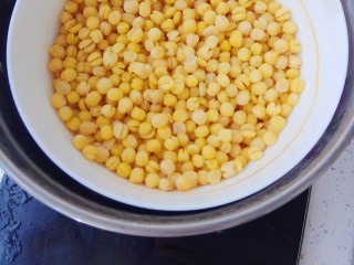 5、老北京豌豆黄,蒸好的豌豆