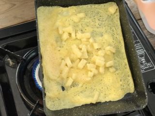 7、芝士鸡蛋卷,加入芝士