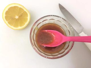 4、低卡網紅夏威夷poke - 牛油果三文魚拌飯,甜醬油、泰式菠蘿甜辣醬、檸檬汁、青芥末、香油拌勻成醬汁