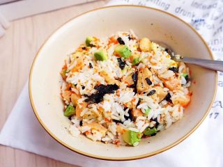 8、低卡網紅夏威夷poke - 牛油果三文魚拌飯,拌勻就可以開吃啦!