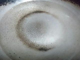 15、蒜蓉粉丝蒸金针菇,重新起锅入水待烧开