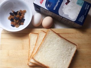 1、焗烤英式布丁,主要食材