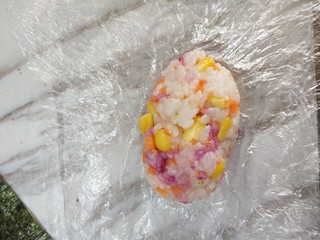 11、金枪鱼三色饭团,这里是用了剩余米饭混合在一起了