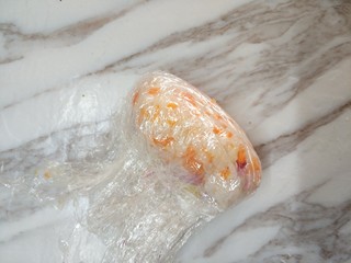 10、金枪鱼三色饭团,也可以团成椭圆形