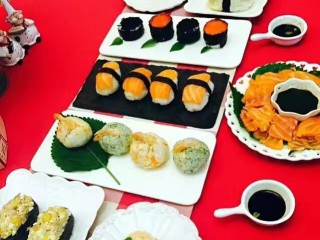 13、金枪鱼三色饭团,搭配不同的配料